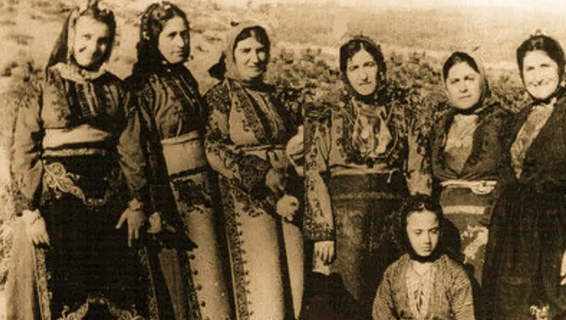 Read more about the article Κώστας Νίγδελης: Καππαδοκία, γυναικών δρώμενα