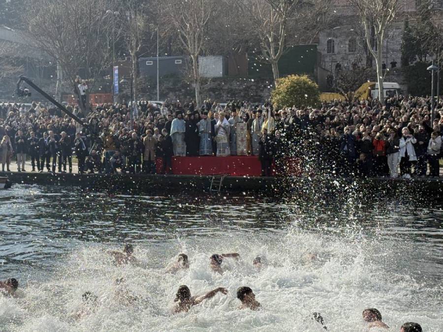 Read more about the article Με μεγαλοπρέπεια εορτάστηκαν τα Θεοφάνεια στο Φανάρι